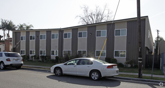 Building Photo - Del Royale Apartments