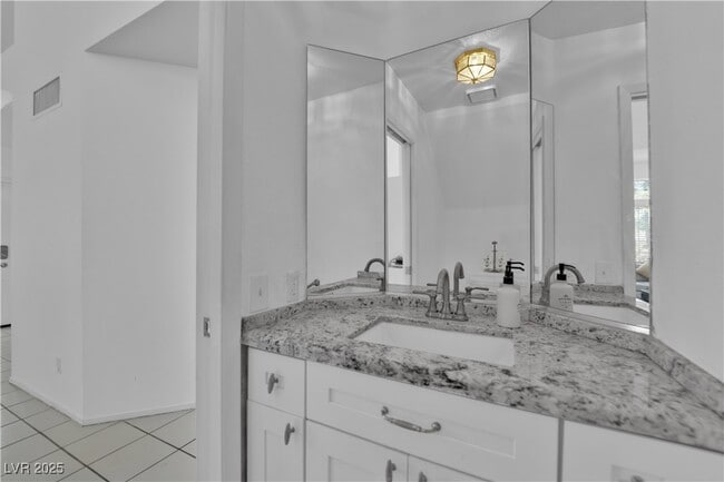 Building Photo - 2128 Desert Pines St