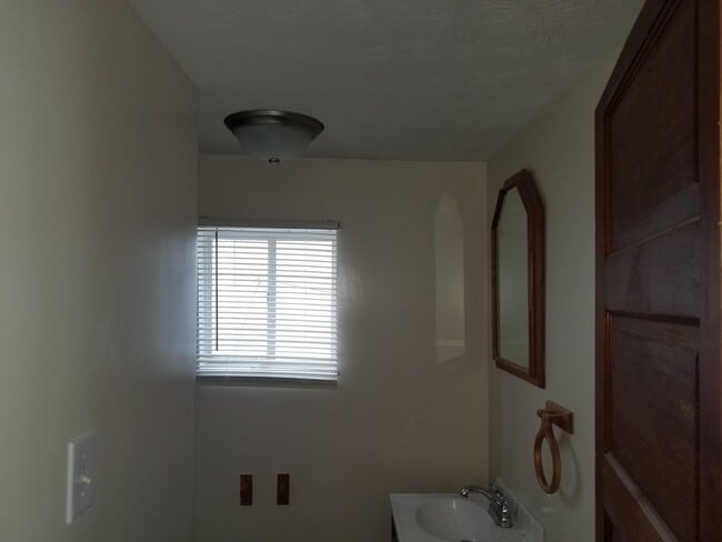Building Photo - 211 Pleasant Ave