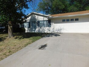 Building Photo - Single Family with Garage