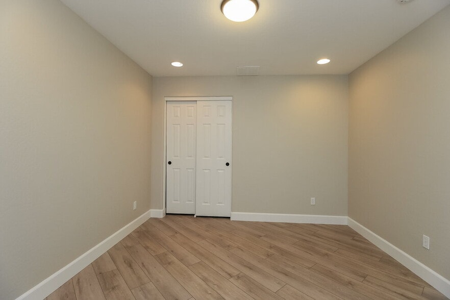 Building Photo - 1846 W Half Moon Cir