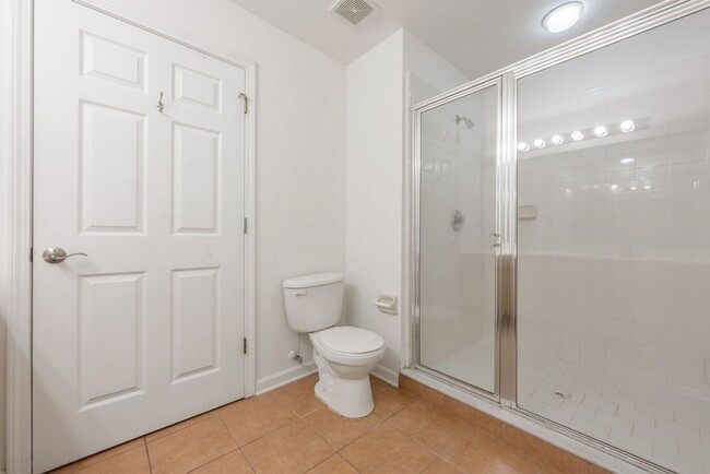 Building Photo - Jax Beach Condo Close to Everything