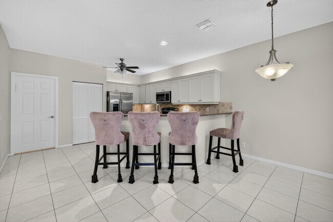 Building Photo - 6468 NW 78th Pl