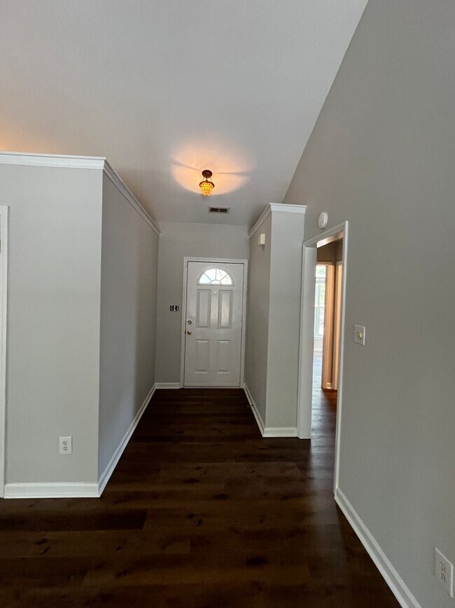 Building Photo - Discover this well-maintained 3-bedroom, 2-bath home in Wilmington, NC