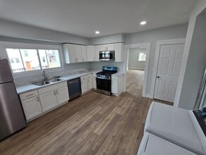 Building Photo - 1807 Riverview Dr