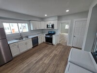 Building Photo - 1807 Riverview Dr