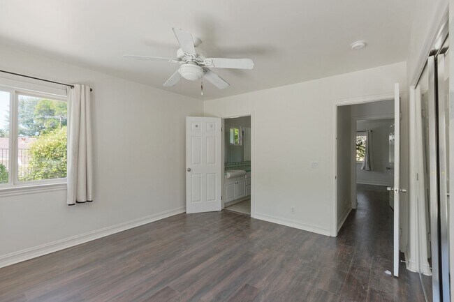 Building Photo - Elegant 5-Bedroom Estate with Pool in Prime Woodland Hills