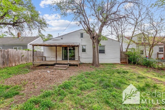 Building Photo - Over 1300 sq. feet in East Central Wichita