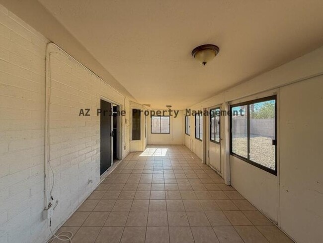 Building Photo - 9358 W Sanna St