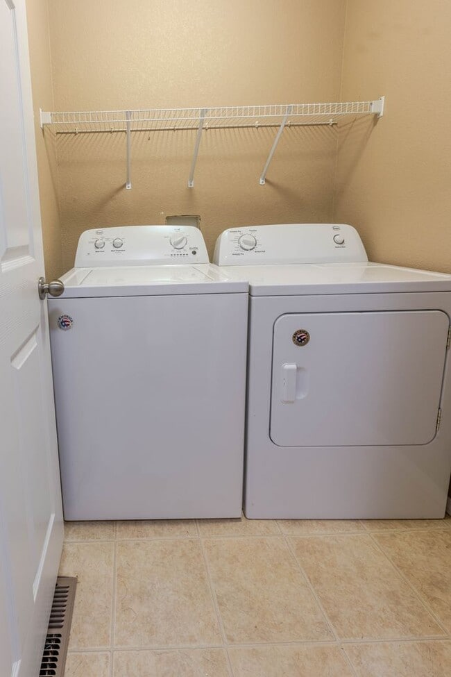 Building Photo - $2195 | 3BR/2.5BA | Dog Friendly Beautiful...