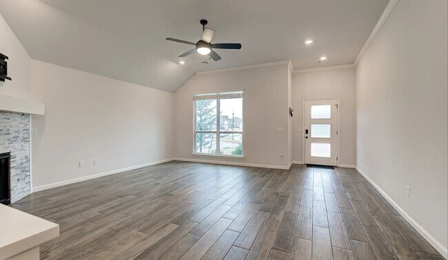 Building Photo - 4 Bedroom 2 Bathroom home with all appliances included