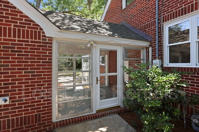 Building Photo - 2043 Wappoo Dr