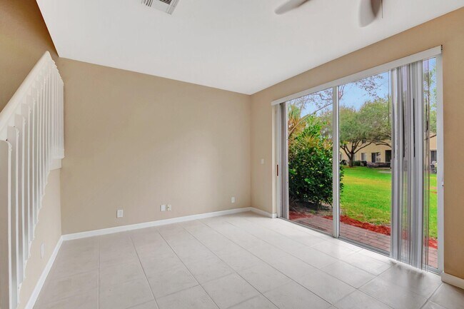 Building Photo - 3021 N Evergreen Cir