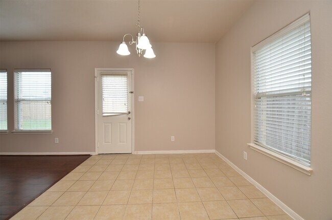 Building Photo - 2707 Roaring Oaks Ln