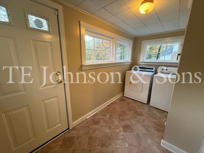 Building Photo - Charming Home with Character and Modern Comfort