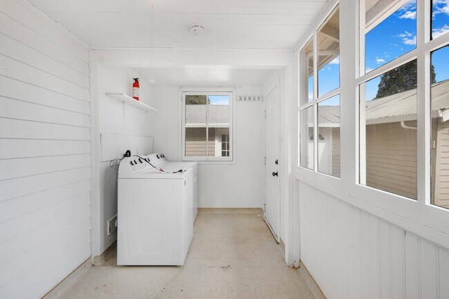 Building Photo - 395 E Dunne Ave