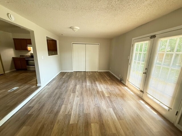 Building Photo - 3845 Delmont Dr