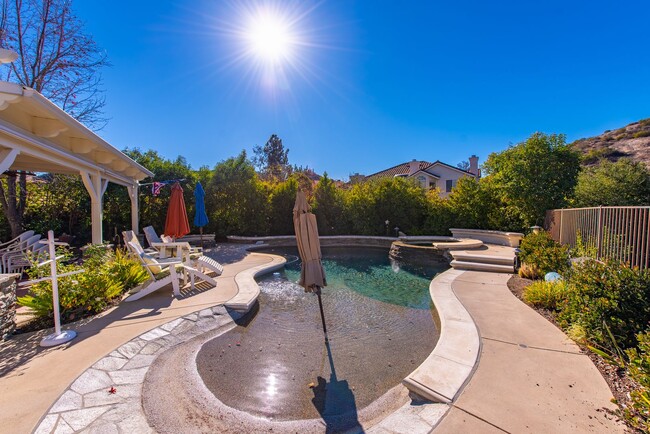 Building Photo - Luxury Living in this Stunning Pool Home!