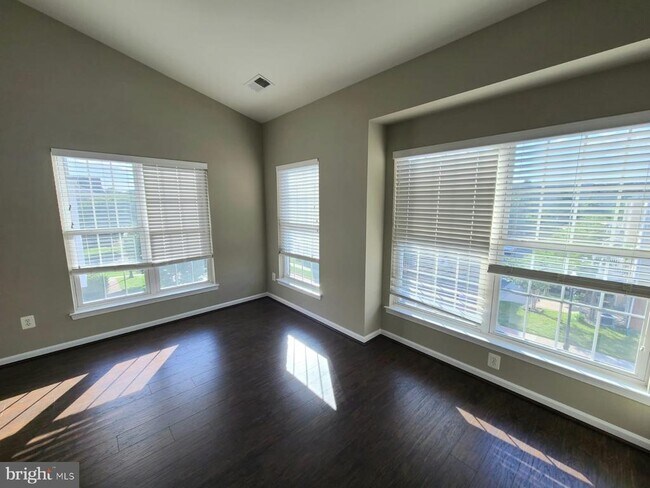 Building Photo - 42625 Homefront Terrace