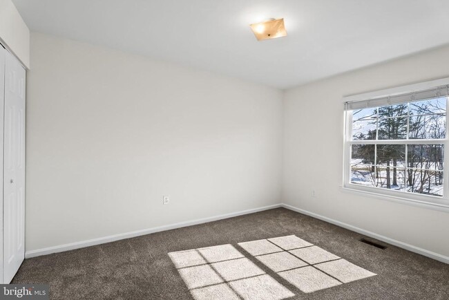 Building Photo - 2108 Monaghan Dr