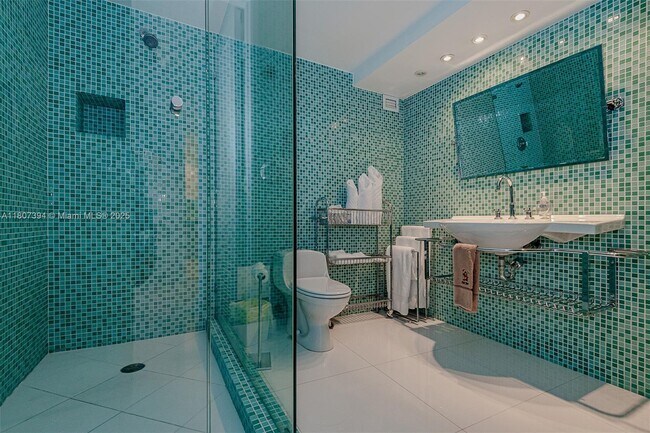 Building Photo - 2301 Collins Ave