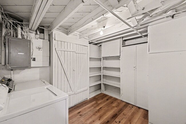 Building Photo - 3bd/1.75ba Seattle Home