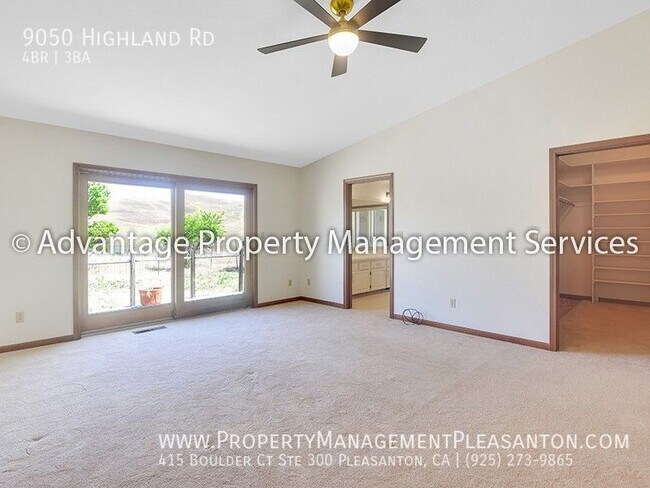 Building Photo - Unique 4 Bed / 3 Bath 3,484 Sq Ft Home off...