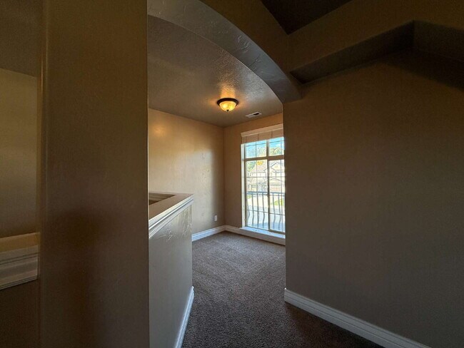 Building Photo - 824 Meadow Marsh Dr