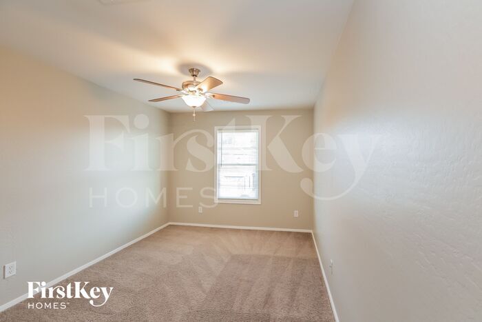 Building Photo - 18135 W Lundberg St