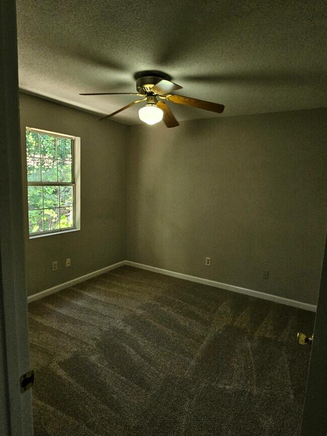 Building Photo - 119 Maple Creek Dr