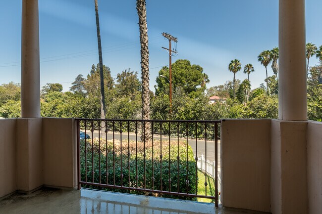 Building Photo - 12946 Valleyheart Dr