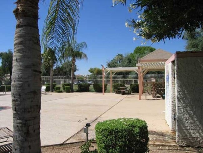 Building Photo - BEAUTIFUL, SPACIOUS 2 BED AND 2 BATH HOME IN CHANDLER