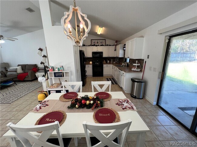 Building Photo - 1211 W Newbury St