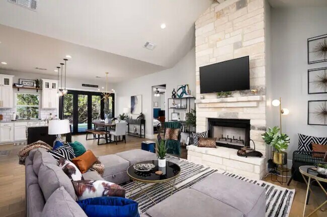 Building Photo - 1025 Scenic View Dr