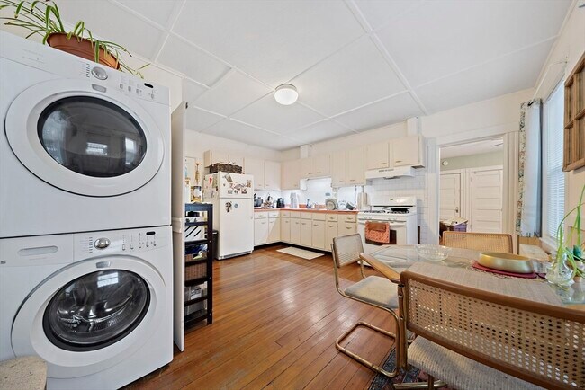 Building Photo - 36 Walnut St