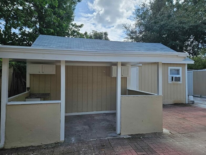 Building Photo - 1109 E Okaloosa Ave