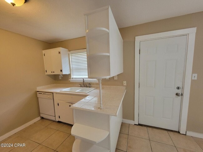 Building Photo - 1710 Chestnut Ave