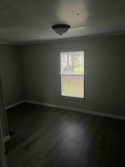 Building Photo - 302 Cottonwood Ln