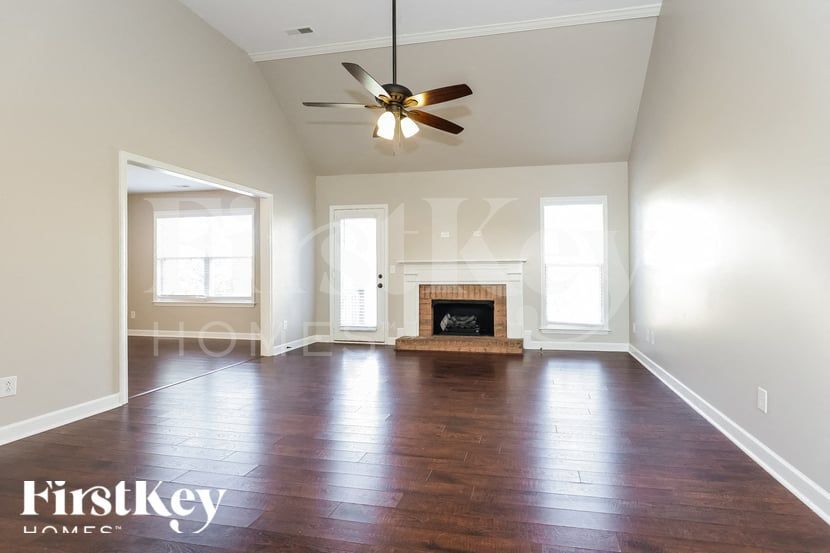 Building Photo - 2260 Dewey Dr