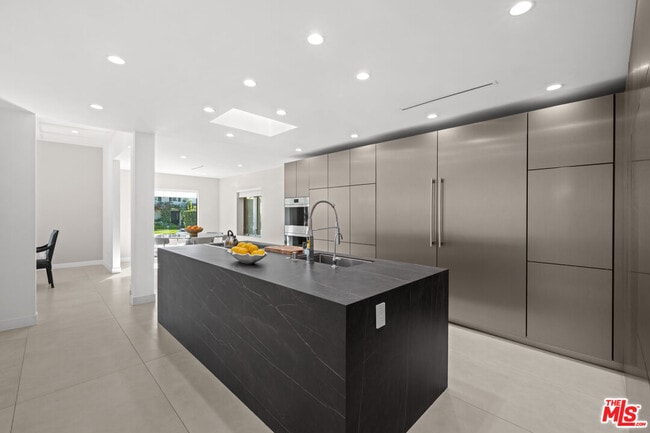 Building Photo - 201 S Bedford Dr