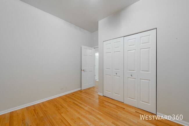 Building Photo - 1017 W Dakin St