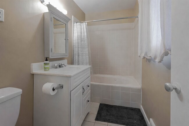 Building Photo - $500-off First Month Rent! 3 Bedroom 2 bathroom home in East Memphis!