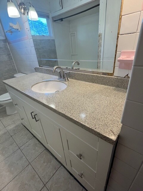 Bathroom #1 - 1129 W Carson St