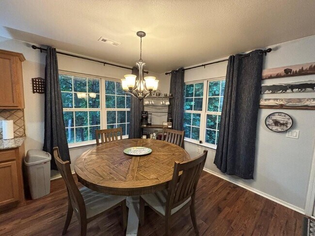 Building Photo - 6 Hart Ln