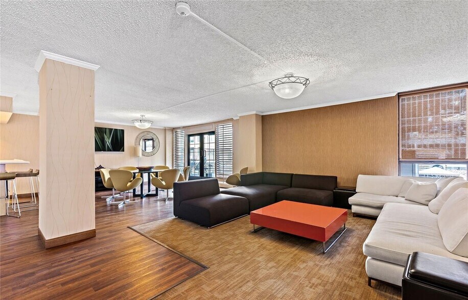 Building Photo - 1020 15th St