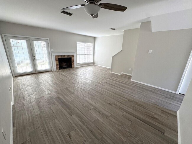 Building Photo - 5900 Grelot Rd