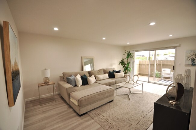 Building Photo - 6620 Linda Vista Rd