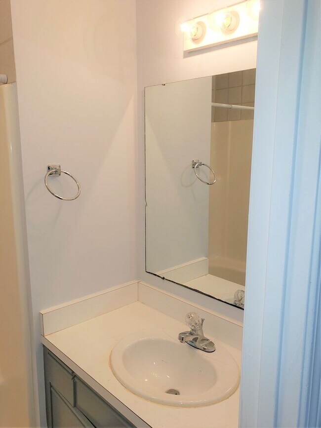 Building Photo - CANDLEWYCK