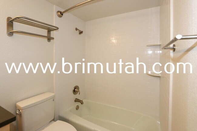 Building Photo - 3685 E 3820 S