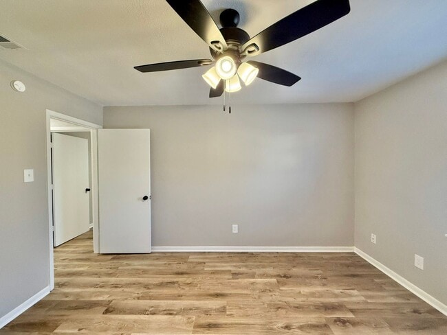 Building Photo - Tour Today!  Newly Renovated 2-Bedroom, 1-Bath Duplex!